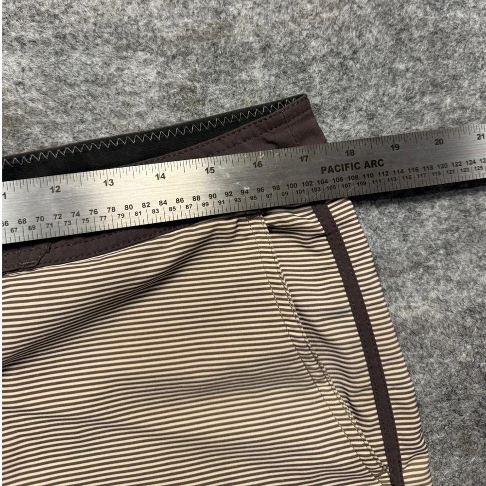 Vuori V314 Mens 32 Cruise Striped Board Shorts 7IN Brown Tan Swim Trunks Unlined